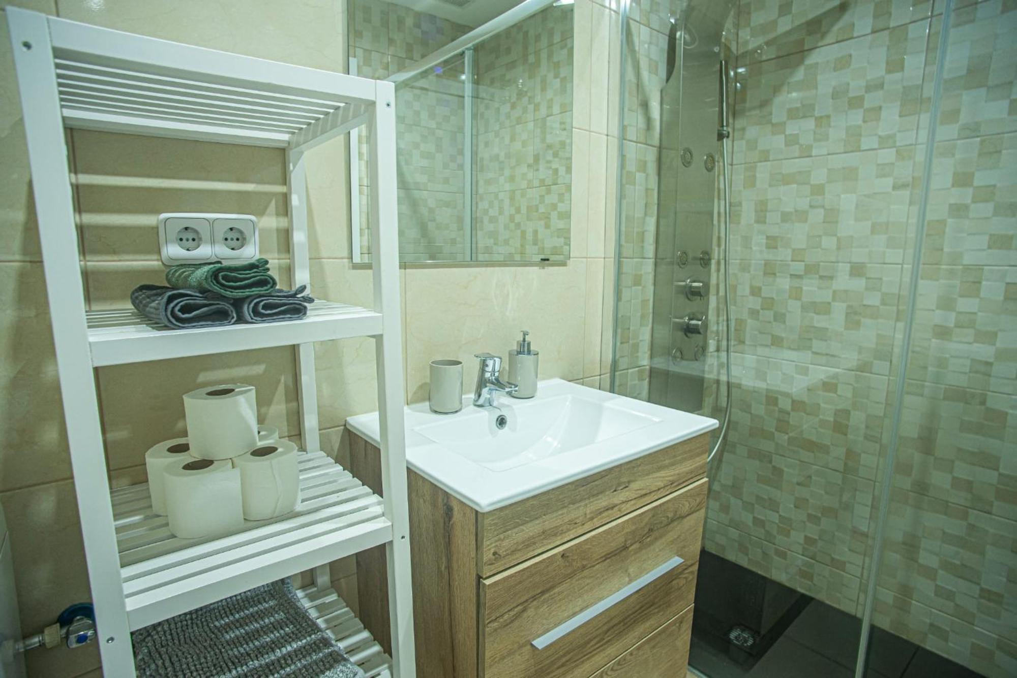 Centro Historico Parking Apartment Alcala de Henares